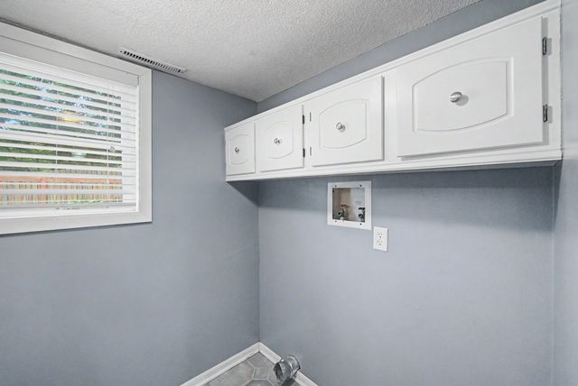 1311 W 14th Street S, Newton, IA 50208