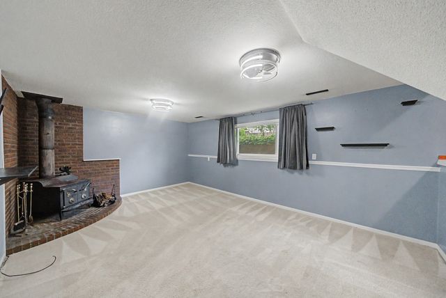 1311 W 14th Street S, Newton, IA 50208