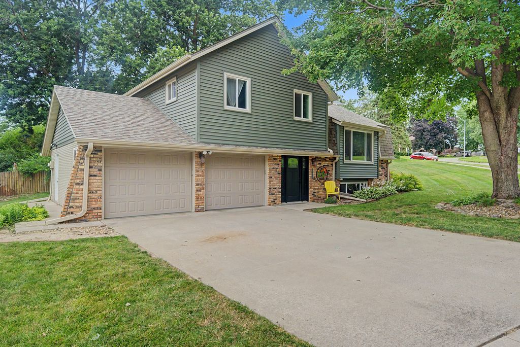 1311 W 14th Street S, Newton, IA 50208