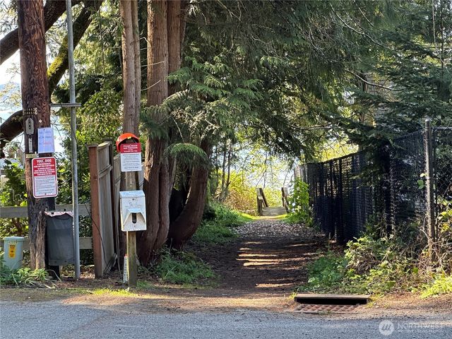 11 NE Shore Drive, Indianola, WA 98342