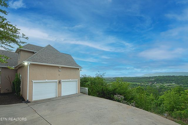 1012 Falcon Crest Drive, Seymour, TN 37865