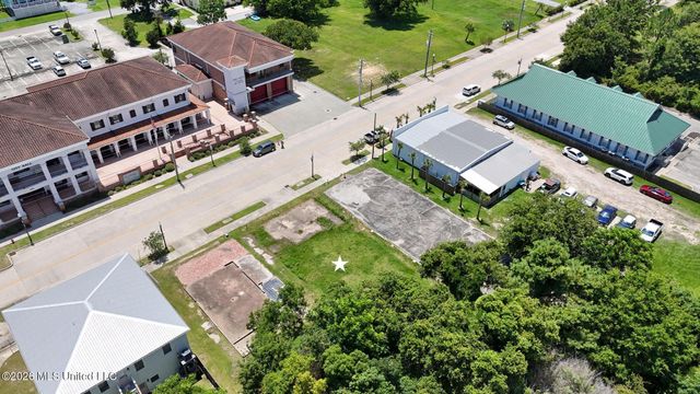 304 Coleman Avenue, Waveland, MS 39576