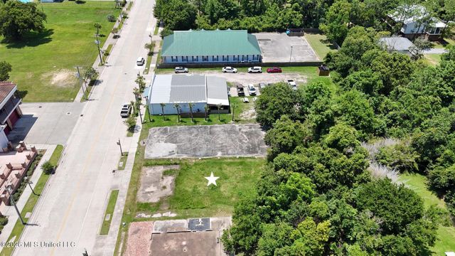 304 Coleman Avenue, Waveland, MS 39576