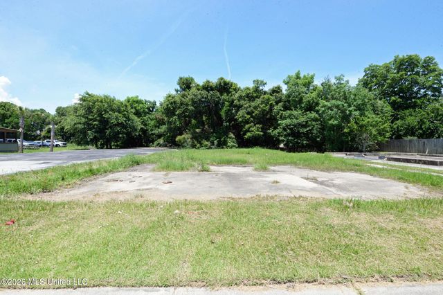 304 Coleman Avenue, Waveland, MS 39576