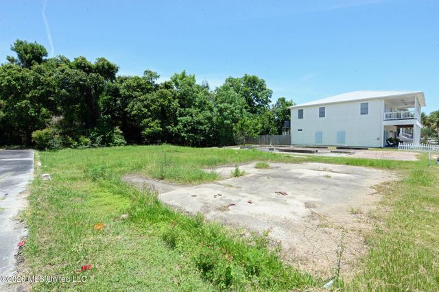 304 Coleman Avenue, Waveland, MS 39576