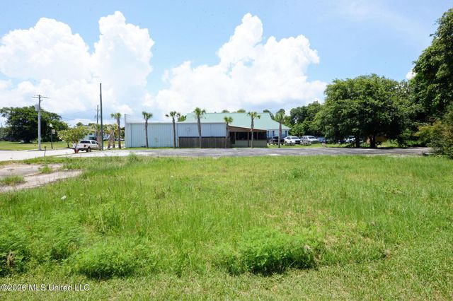 304 Coleman Avenue, Waveland, MS 39576