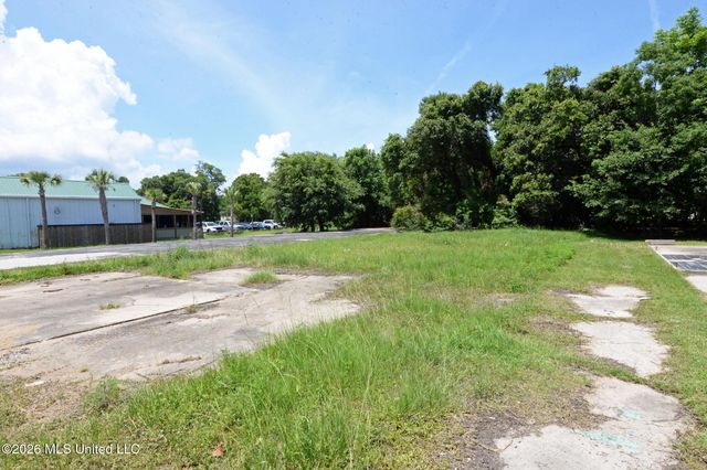 304 Coleman Avenue, Waveland, MS 39576