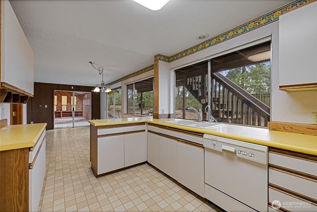 6323 89th Avenue W, University Place, WA 98467