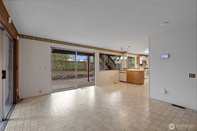 6323 89th Avenue W, University Place, WA 98467