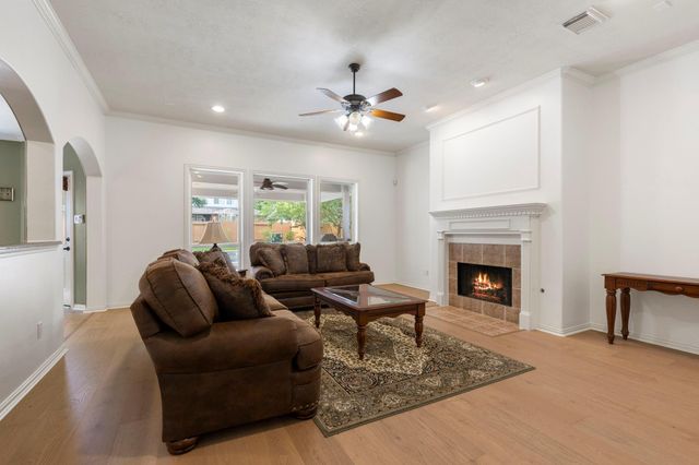 7 Renoir Trail Place, The Woodlands, TX 77382