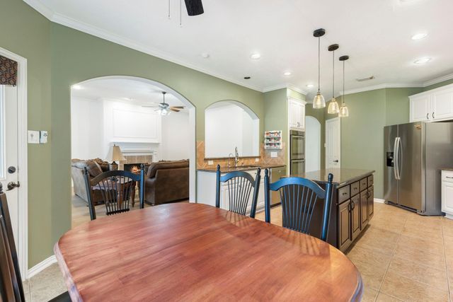 7 Renoir Trail Place, The Woodlands, TX 77382