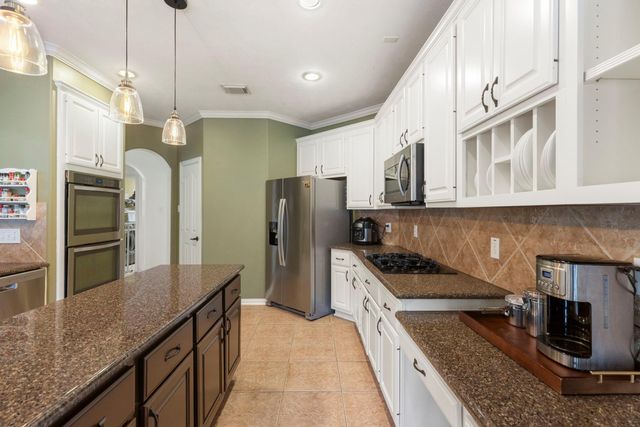 7 Renoir Trail Place, The Woodlands, TX 77382