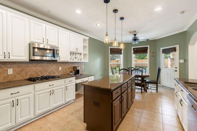 7 Renoir Trail Place, The Woodlands, TX 77382
