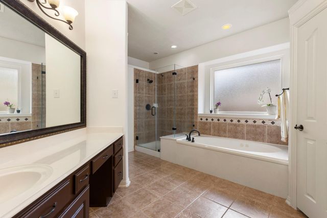 7 Renoir Trail Place, The Woodlands, TX 77382