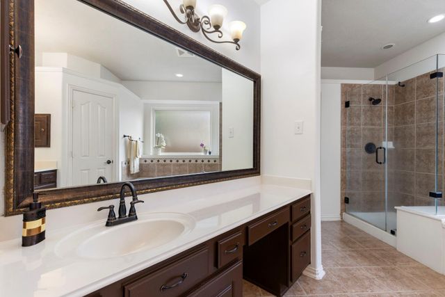 7 Renoir Trail Place, The Woodlands, TX 77382