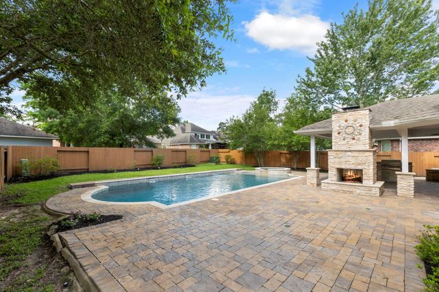 7 Renoir Trail Place, The Woodlands, TX 77382