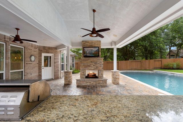 7 Renoir Trail Place, The Woodlands, TX 77382
