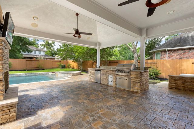 7 Renoir Trail Place, The Woodlands, TX 77382