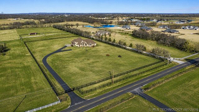 2825 E 171st Street S, Mounds, OK 74047