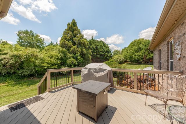 7032 Kidwelly Lane, Matthews, NC 28104