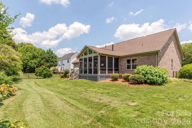 7032 Kidwelly Lane, Matthews, NC 28104