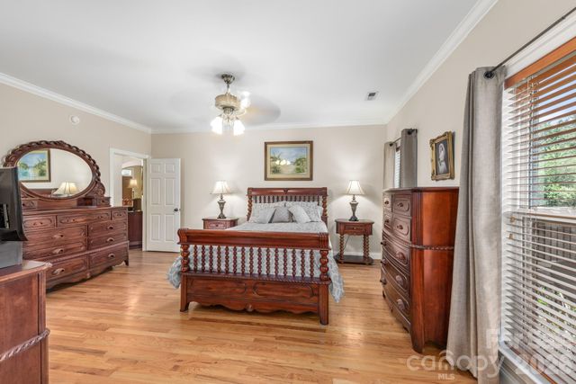 7032 Kidwelly Lane, Matthews, NC 28104