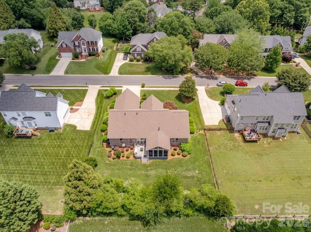 7032 Kidwelly Lane, Matthews, NC 28104