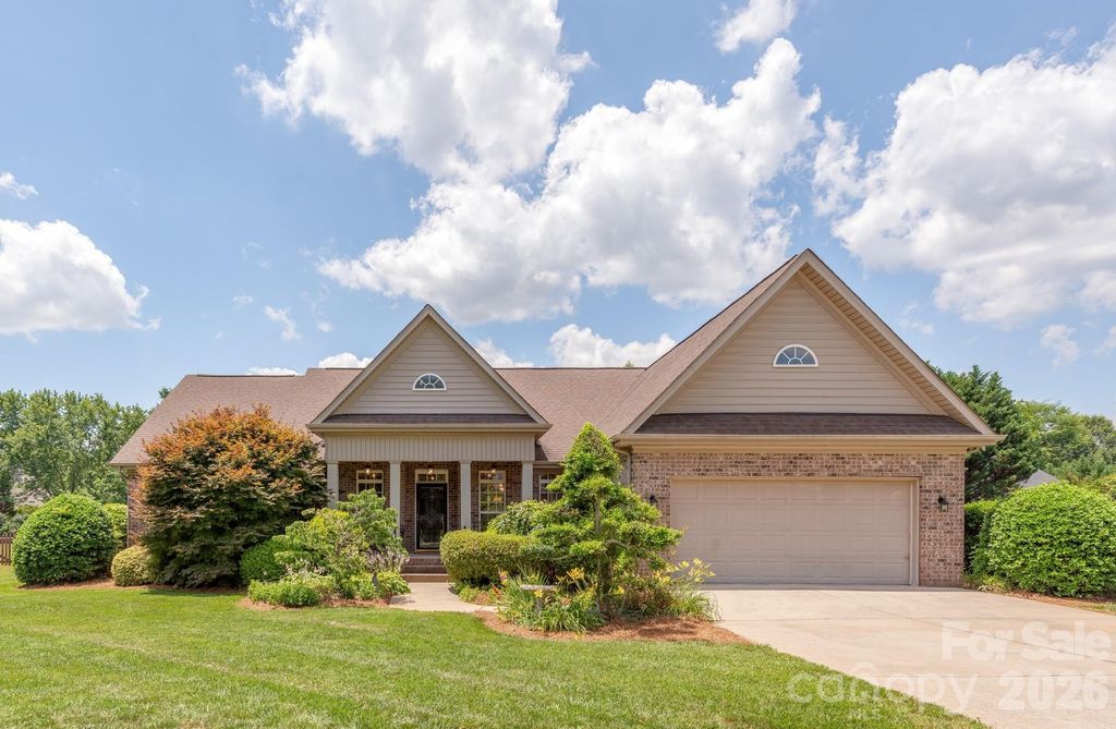 7032 Kidwelly Lane, Matthews, NC 28104