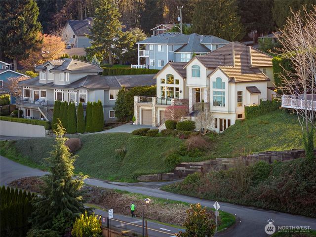 15517 Lake Shore Boulevard NE, Lake Forest Park, WA 98155