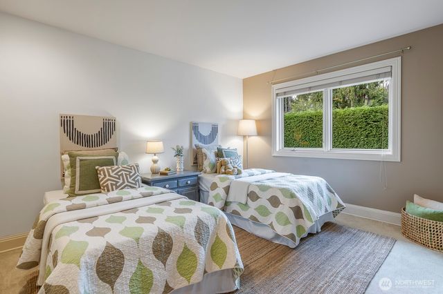 15517 Lake Shore Boulevard NE, Lake Forest Park, WA 98155