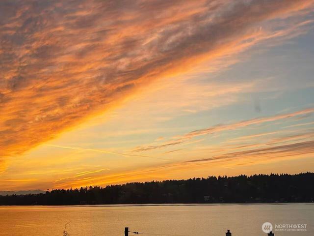 15517 Lake Shore Boulevard NE, Lake Forest Park, WA 98155