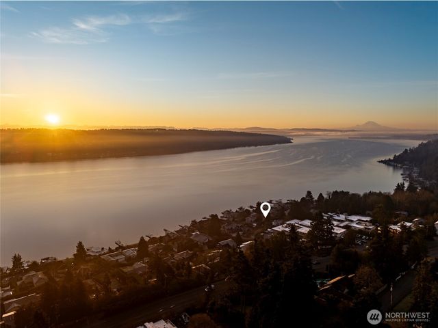 15517 Lake Shore Boulevard NE, Lake Forest Park, WA 98155