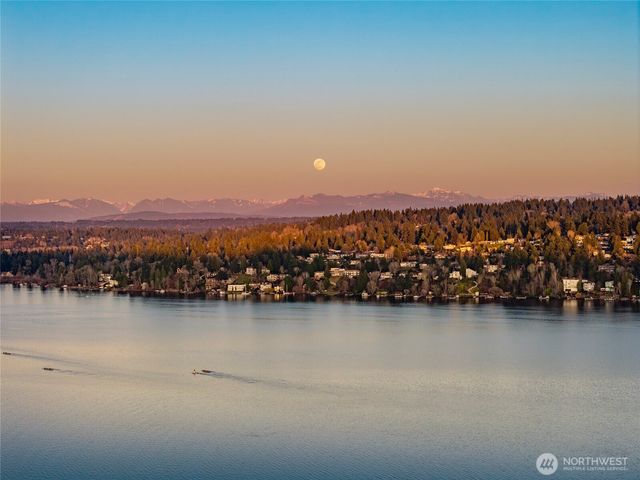 15517 Lake Shore Boulevard NE, Lake Forest Park, WA 98155