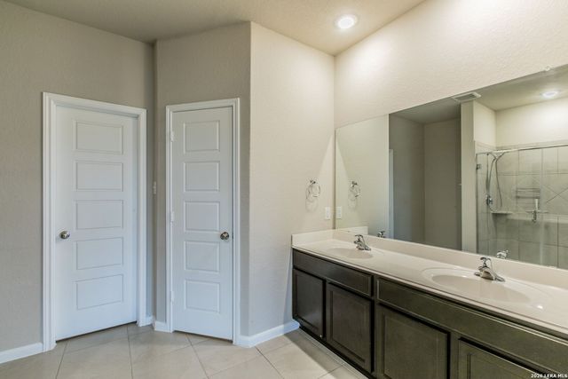 7045 Vista Loop, Live Oak, TX 78233