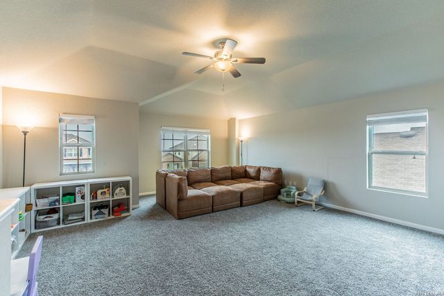 7045 Vista Loop, Live Oak, TX 78233