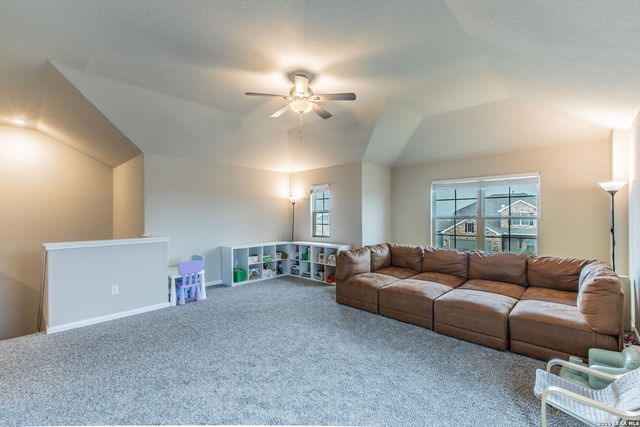 7045 Vista Loop, Live Oak, TX 78233