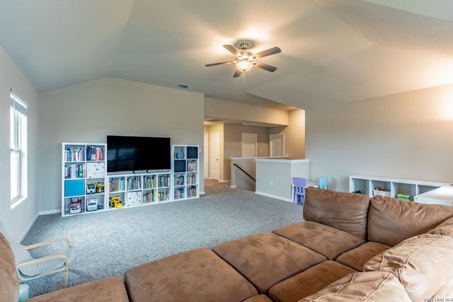 7045 Vista Loop, Live Oak, TX 78233