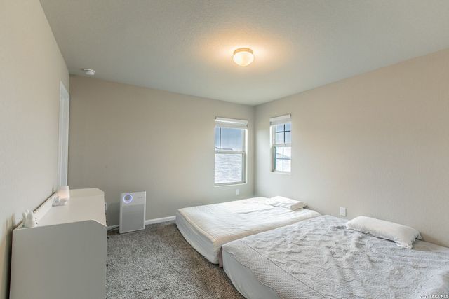7045 Vista Loop, Live Oak, TX 78233