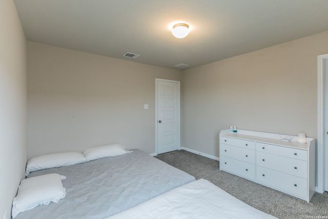 7045 Vista Loop, Live Oak, TX 78233