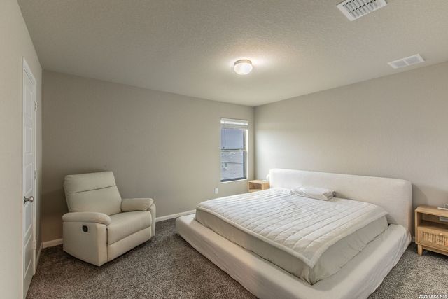 7045 Vista Loop, Live Oak, TX 78233