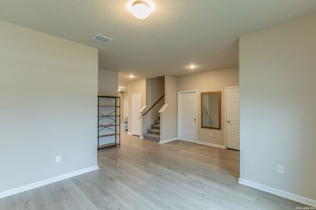 7045 Vista Loop, Live Oak, TX 78233
