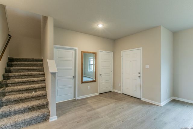 7045 Vista Loop, Live Oak, TX 78233