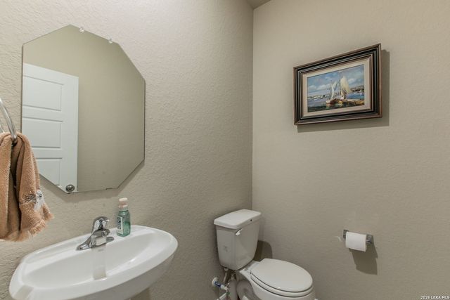 7045 Vista Loop, Live Oak, TX 78233
