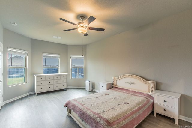 7045 Vista Loop, Live Oak, TX 78233