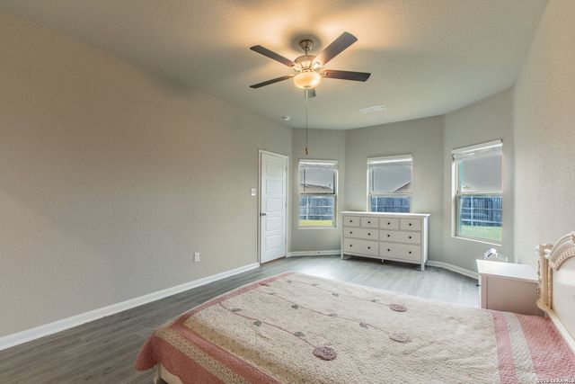 7045 Vista Loop, Live Oak, TX 78233