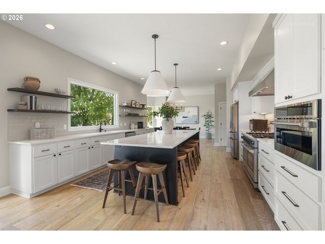 17440 Sw REUSSER Ct, Beaverton, OR 97007