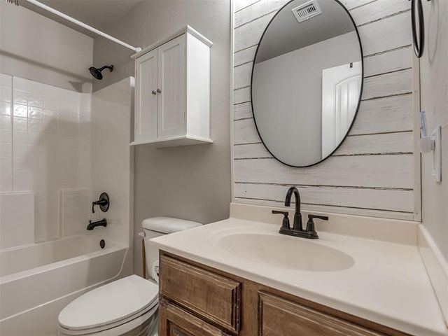 11521 SW 25th Street, Yukon, OK 73099