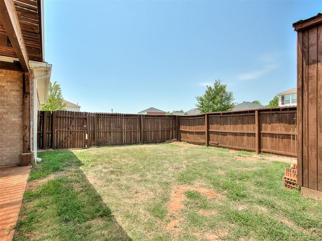11521 SW 25th Street, Yukon, OK 73099