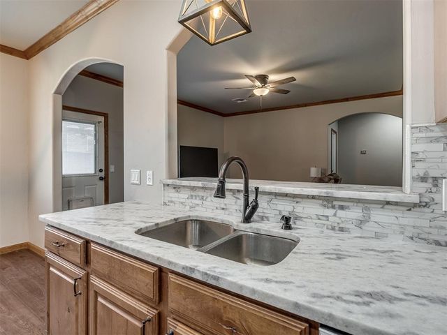 11521 SW 25th Street, Yukon, OK 73099