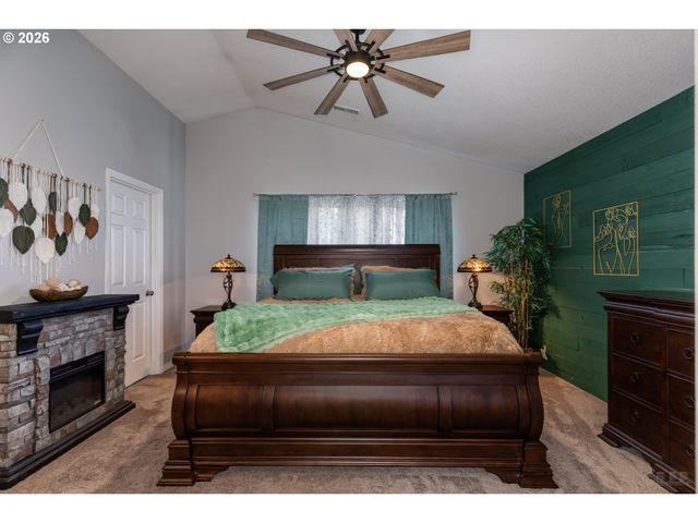 59600 BARR Ave, St Helens, OR 97051